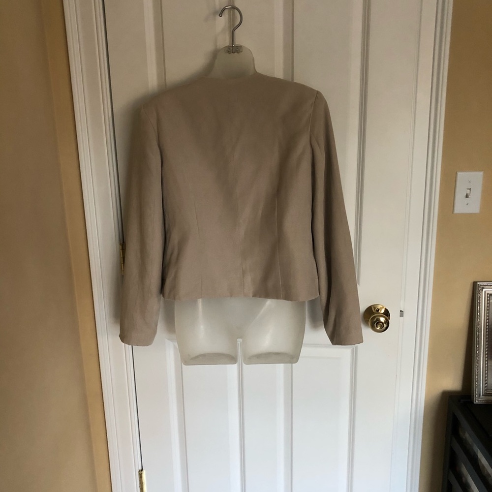 🧥 Jacket - Picture 3 of 4